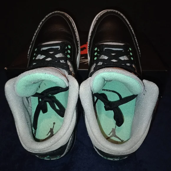 EUC Air Jordan 3 Retro Green Glow Men's Size 10 - Picture 5 of 10